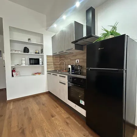 Lb House